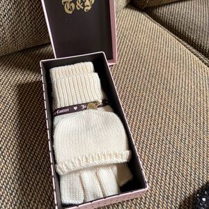 Juicy Couture Mittens